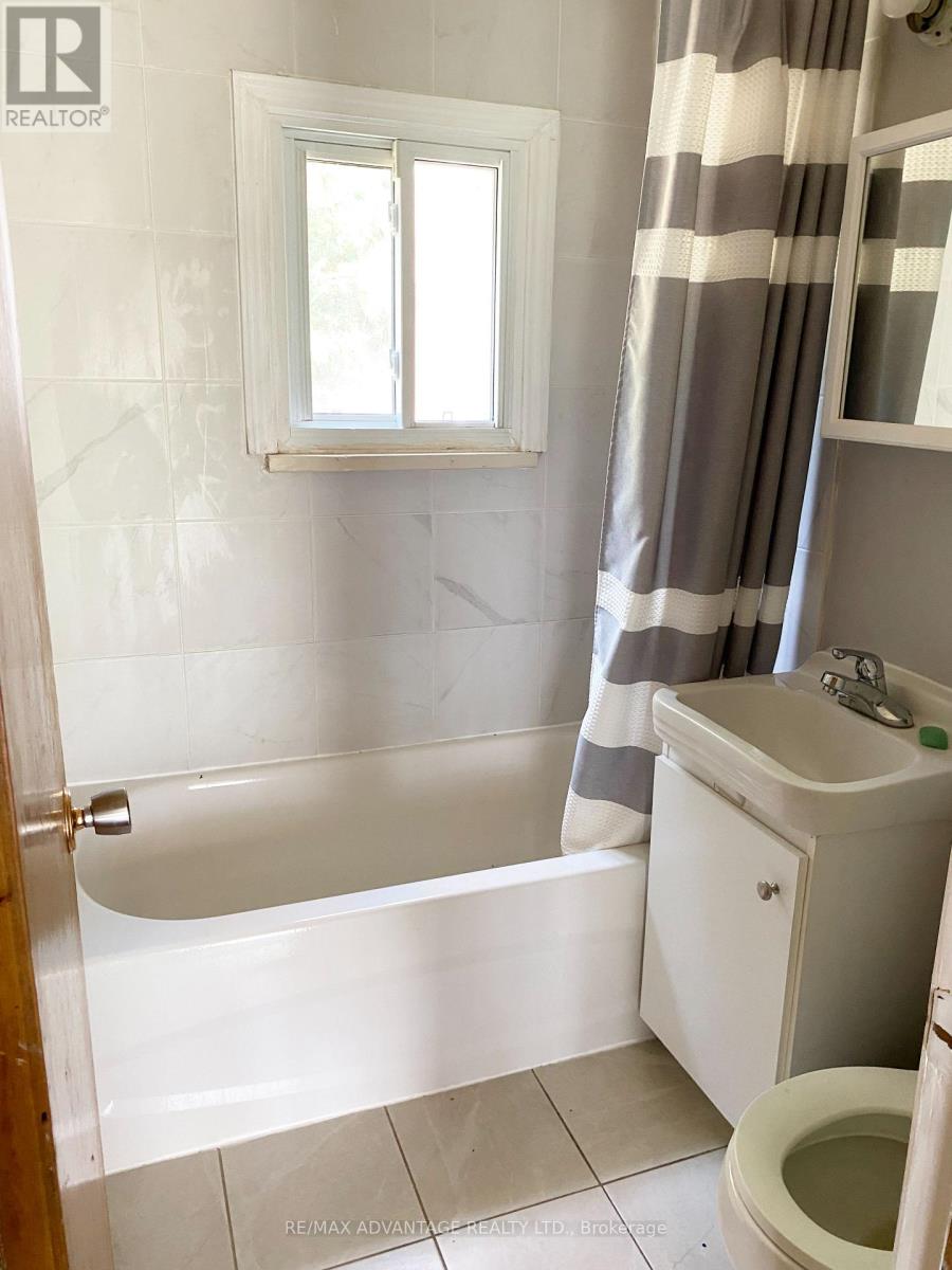 1594 Lakeshore Drive N Property Photo 8