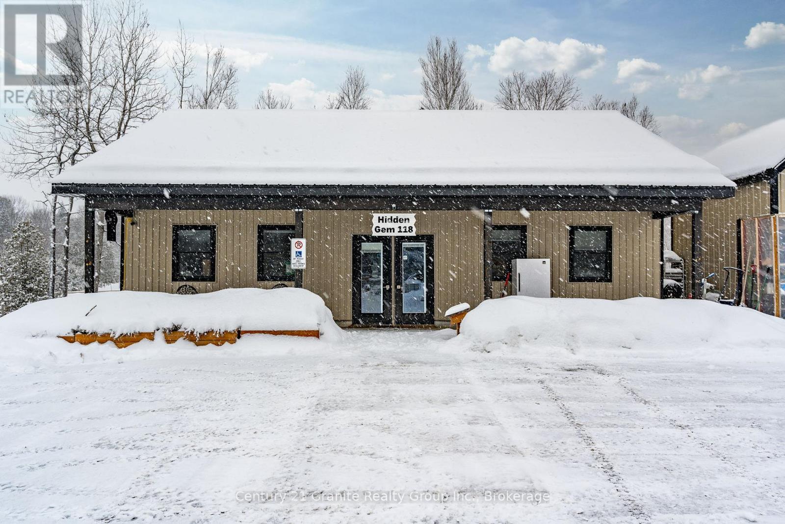 9734 Highway 118 W Property Photo 4