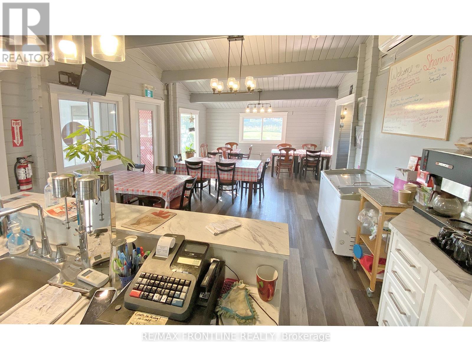 7896 Hwy 37 Road Property Photo 4