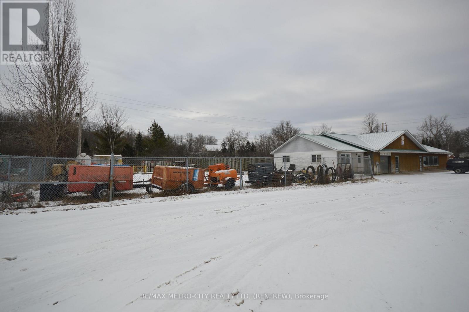 997 Gillan Road Property Photo 2