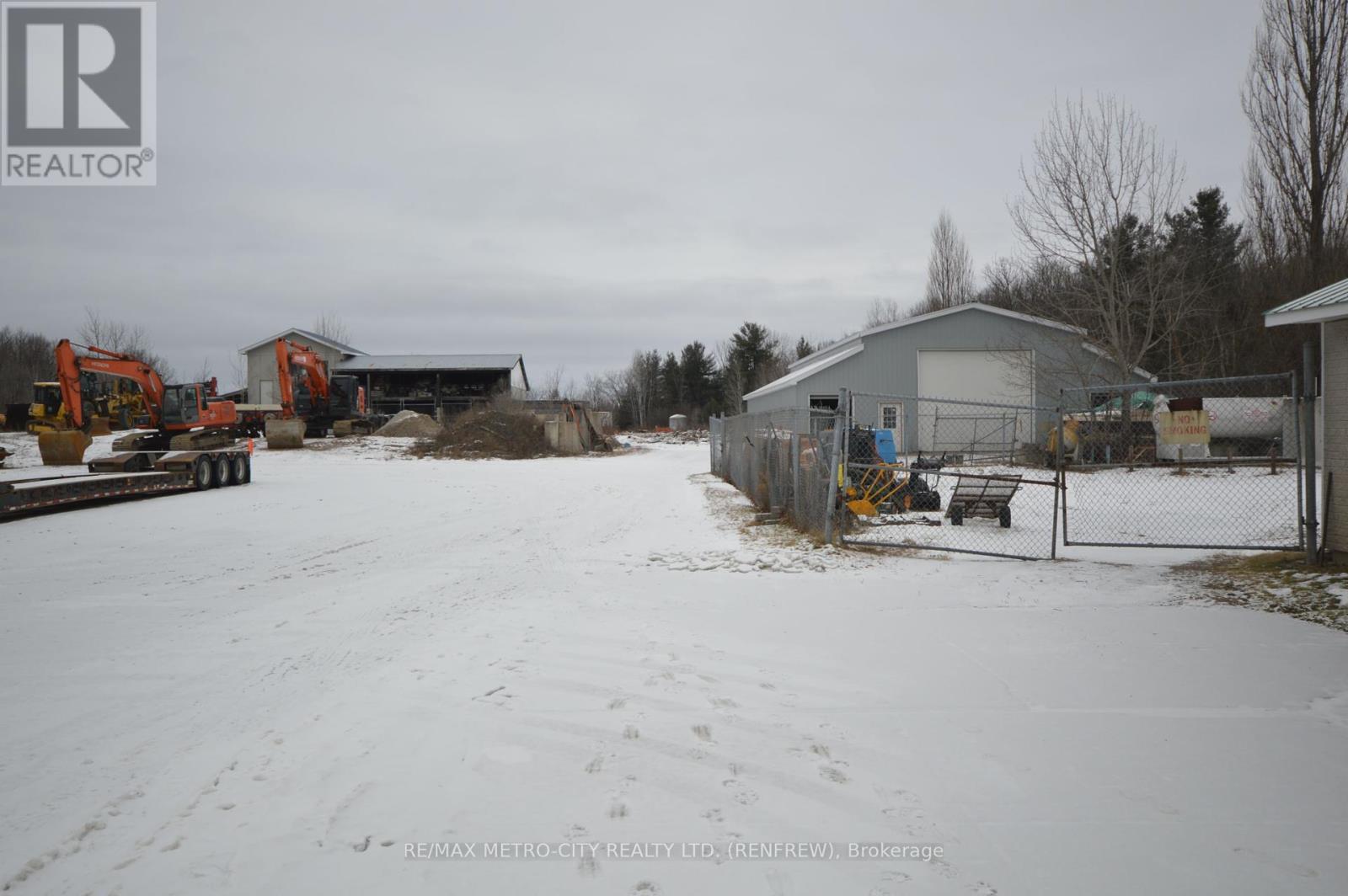 997 Gillan Road Property Photo 3