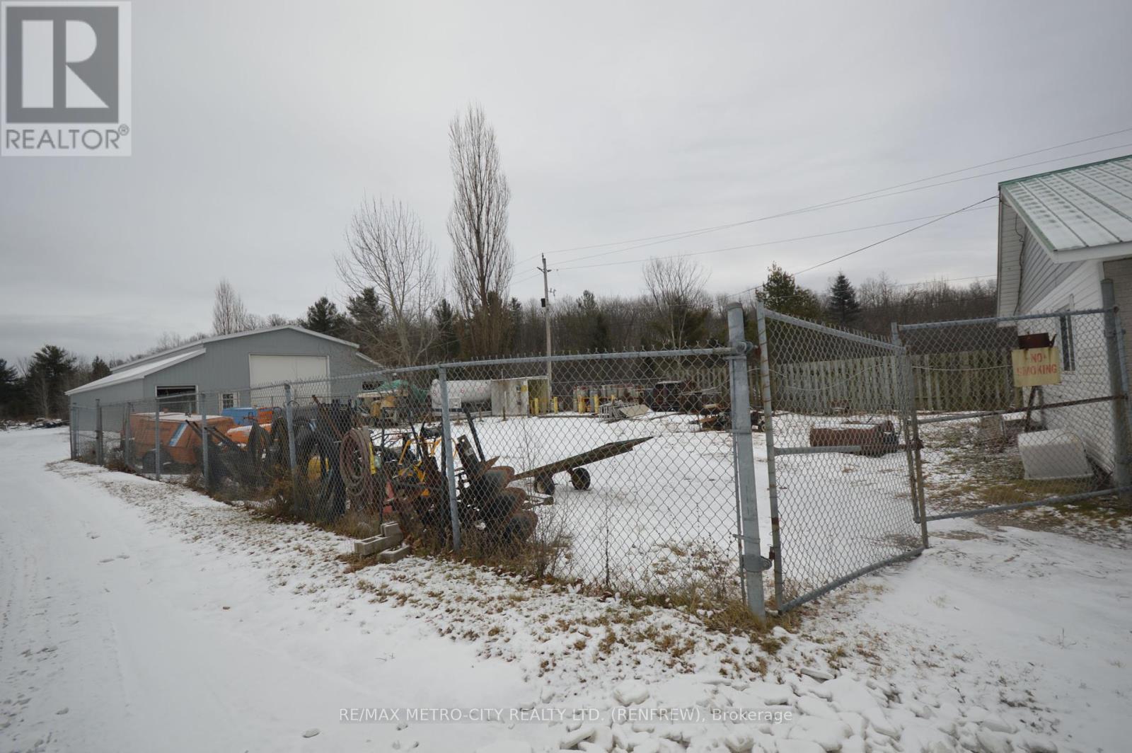 997 Gillan Road Property Photo 4