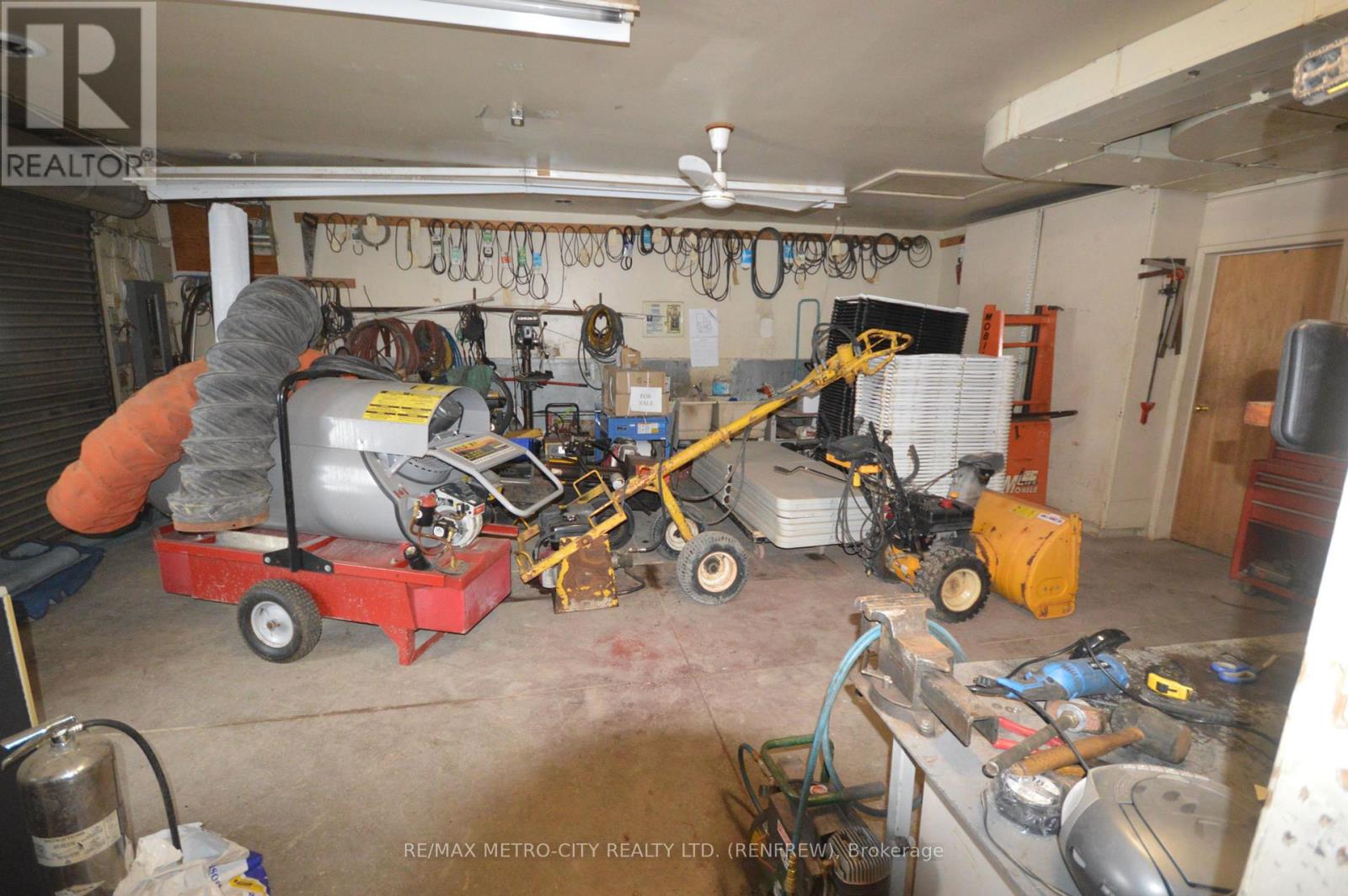 997 Gillan Road Property Photo 6
