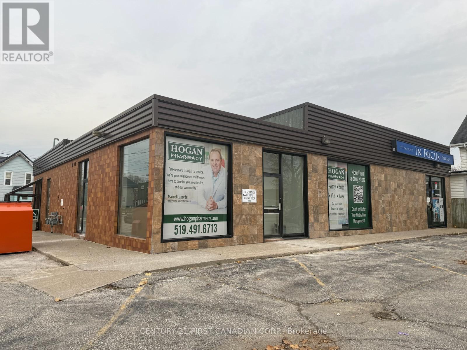 120 Vidal Street N Property Photo 1