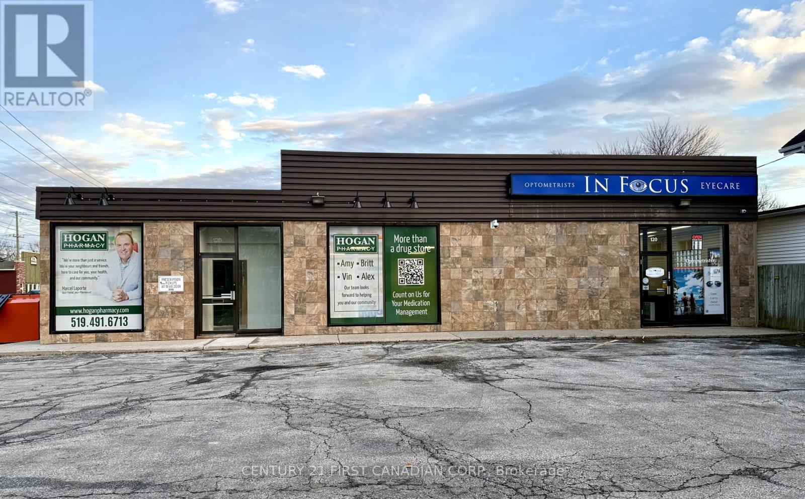 120 Vidal Street N Property Photo 2