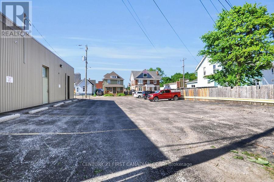 120 Vidal Street N Property Photo 5