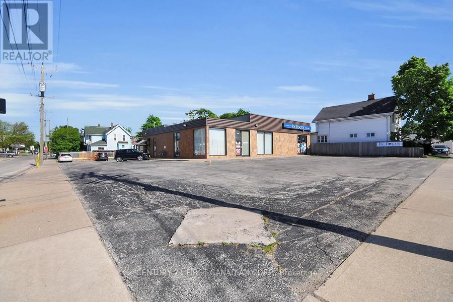 120 Vidal Street N Property Photo 6