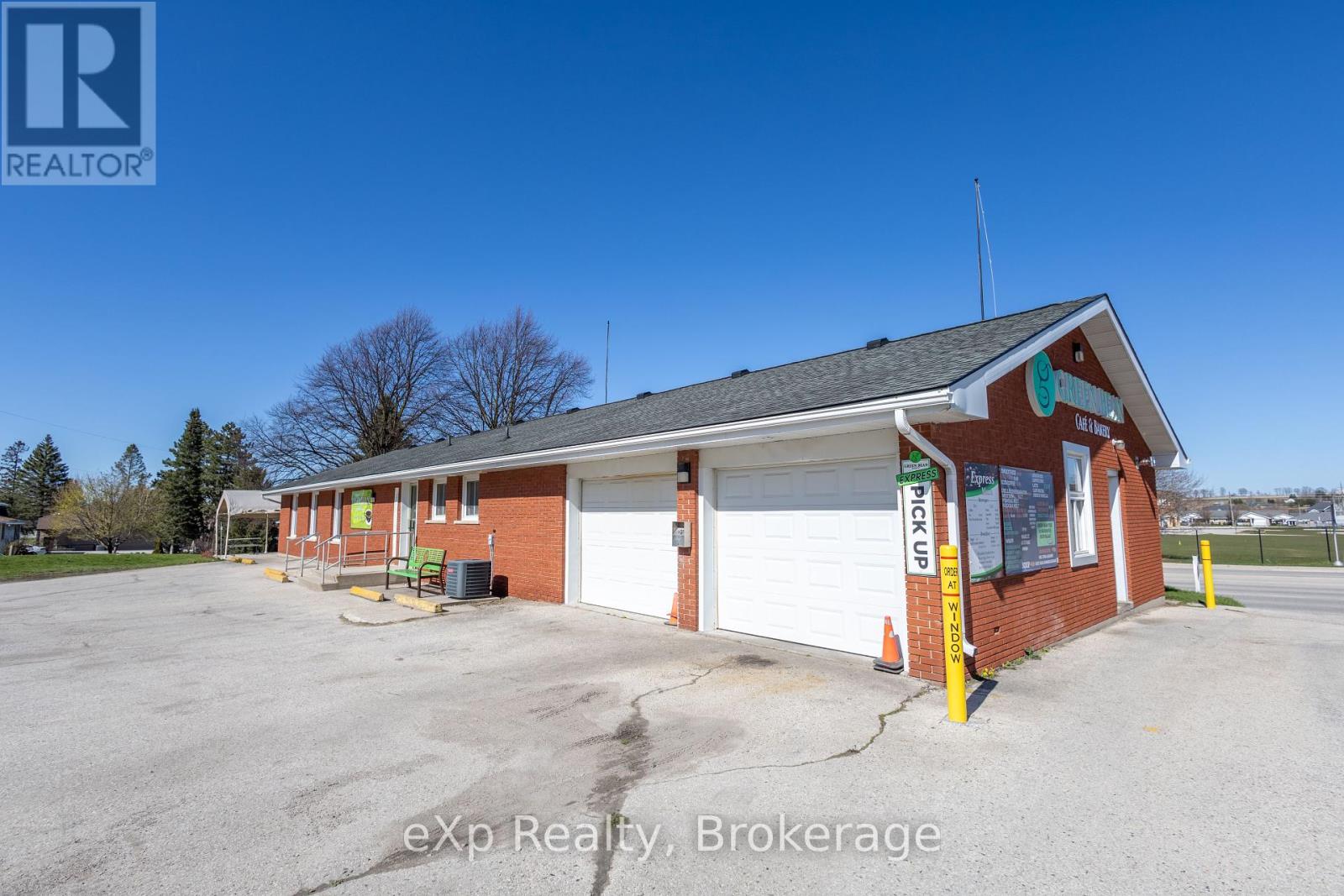 1319 Yonge Street S Property Photo 5