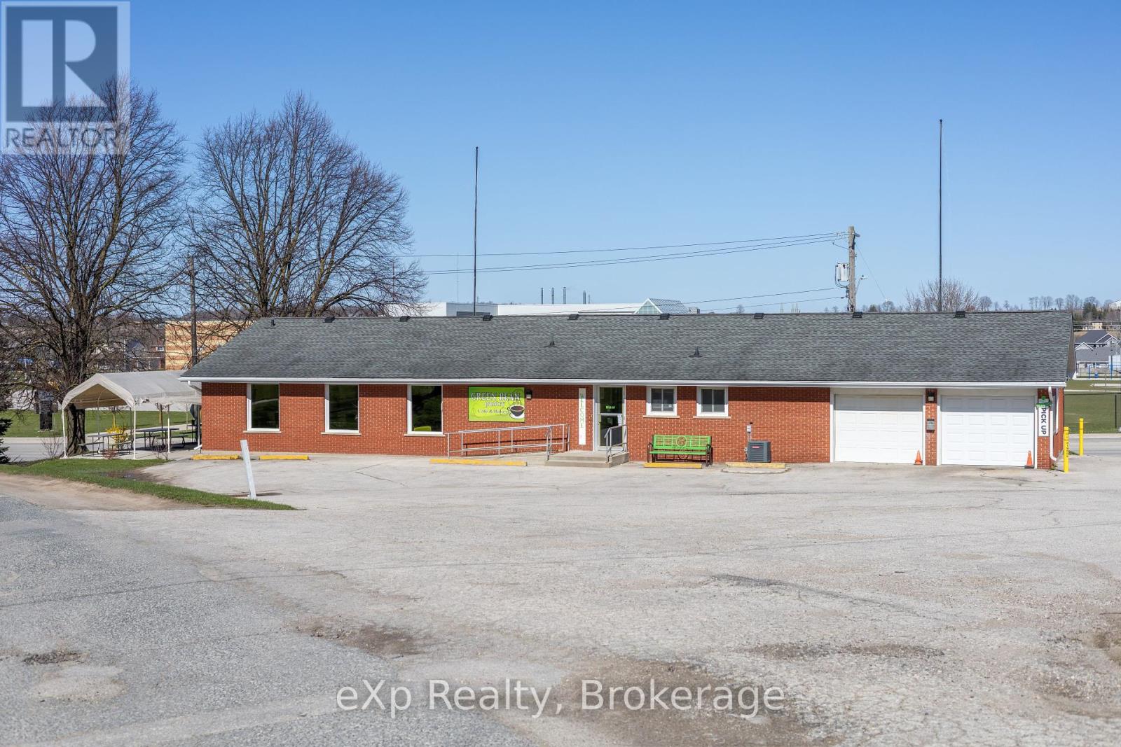 1319 Yonge Street S Property Photo 6