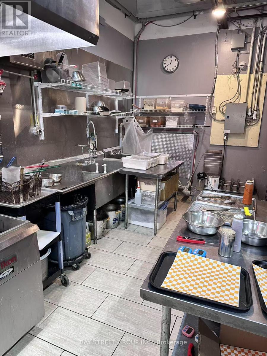 Unit - 1050 King Street W Property Photo 4