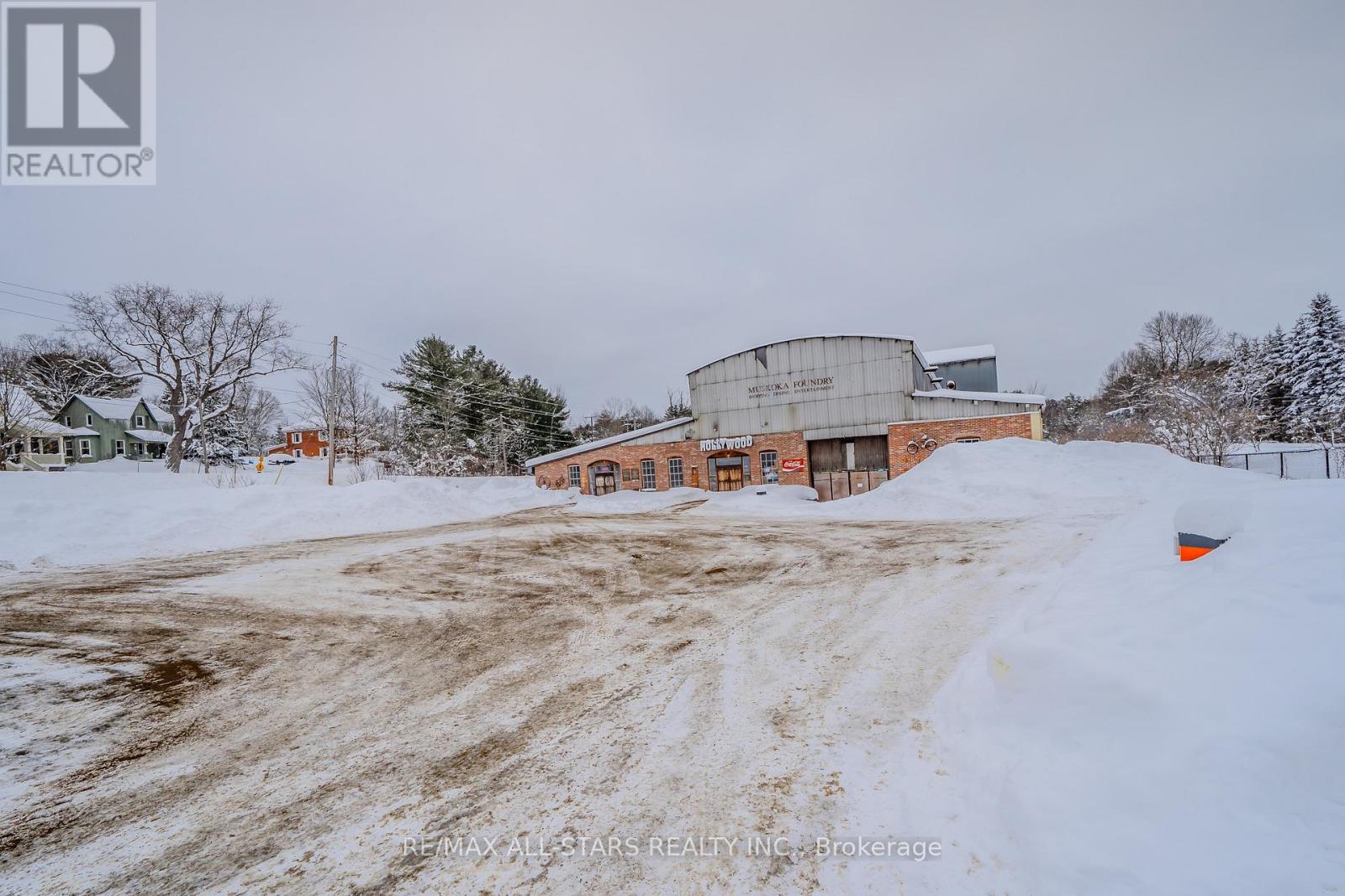 101 Entrance Drive Property Photo 9