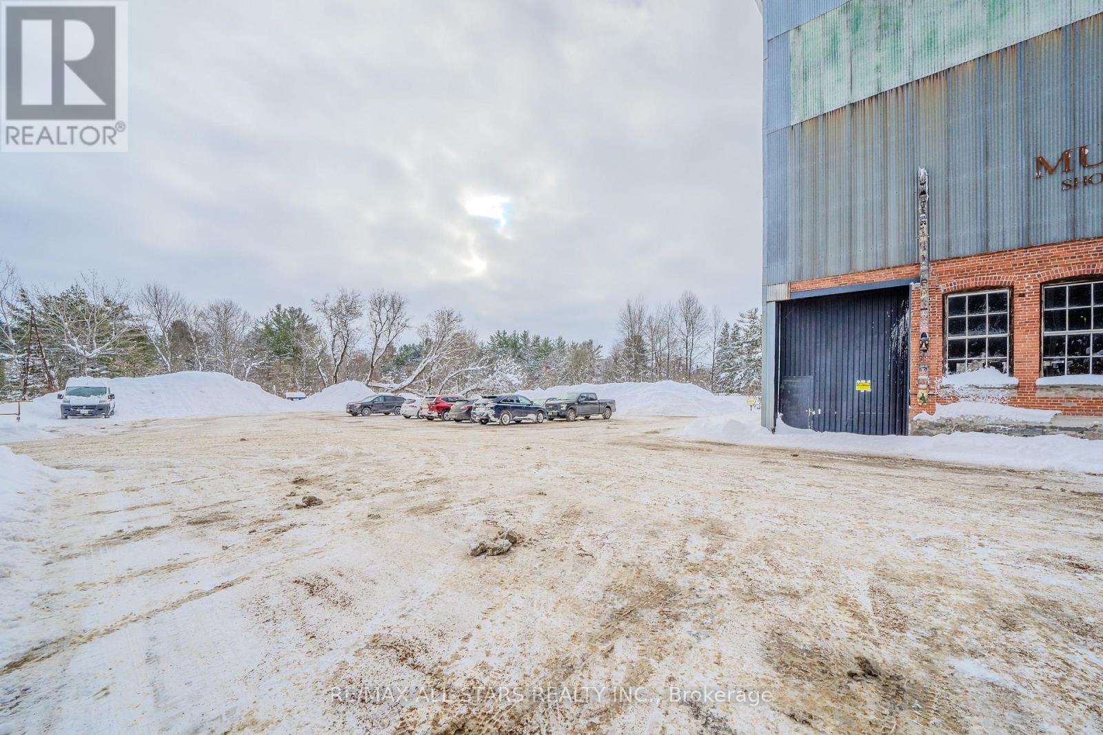 101 Entrance Drive Property Photo 15