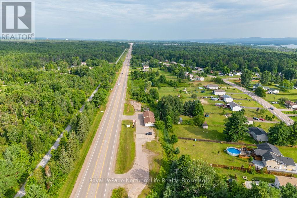 2427 Petawawa Boulevard Property Photo 2