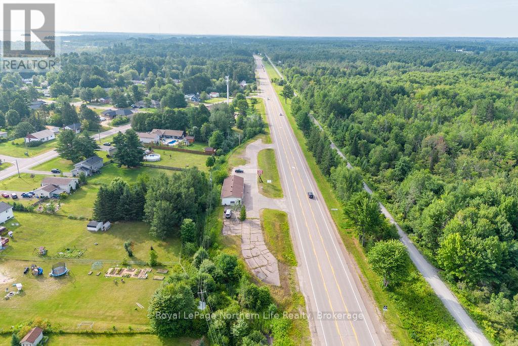 2427 Petawawa Boulevard Property Photo 3