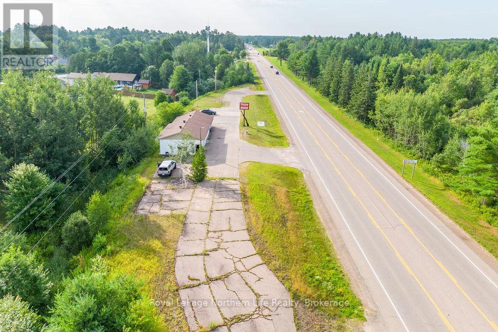 2427 Petawawa Boulevard Property Photo 4
