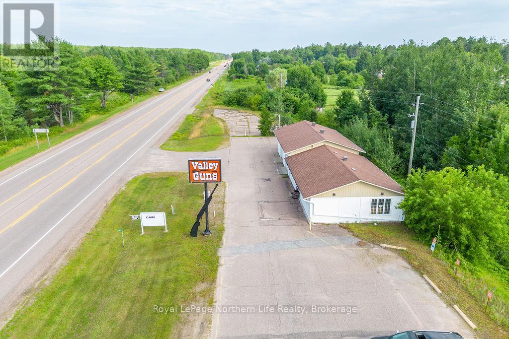 2427 Petawawa Boulevard Property Photo 5