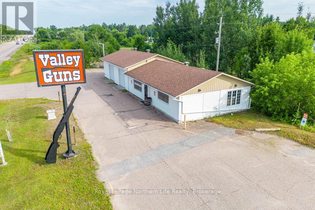2427 Petawawa Boulevard Property Photo 6