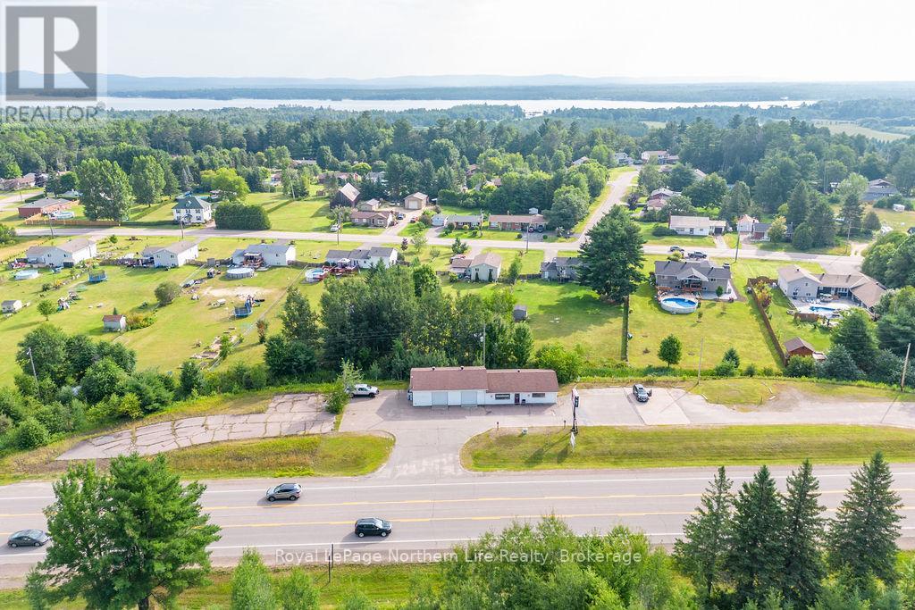 2427 Petawawa Boulevard Property Photo 7