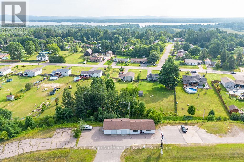 2427 Petawawa Boulevard Property Photo 8