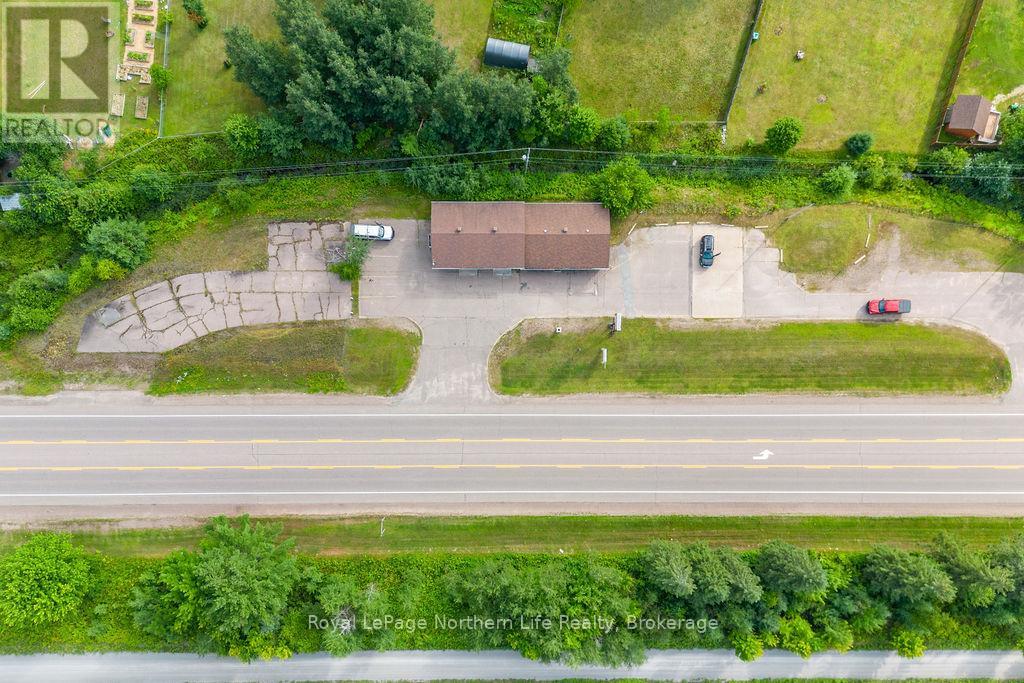 2427 Petawawa Boulevard Property Photo 9