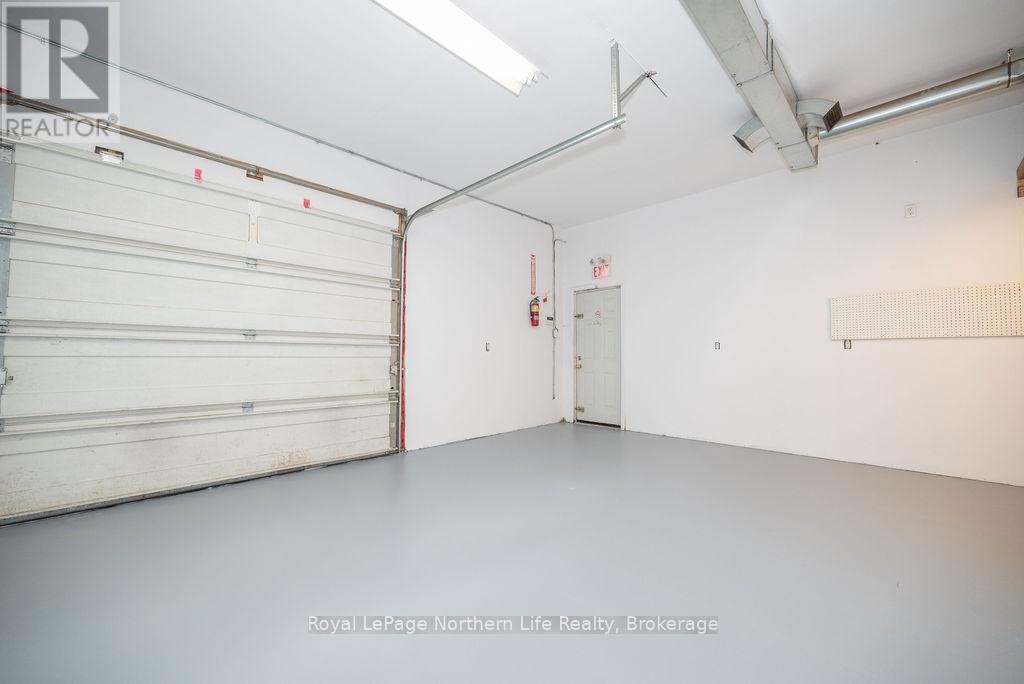 2427 Petawawa Boulevard Property Photo 11