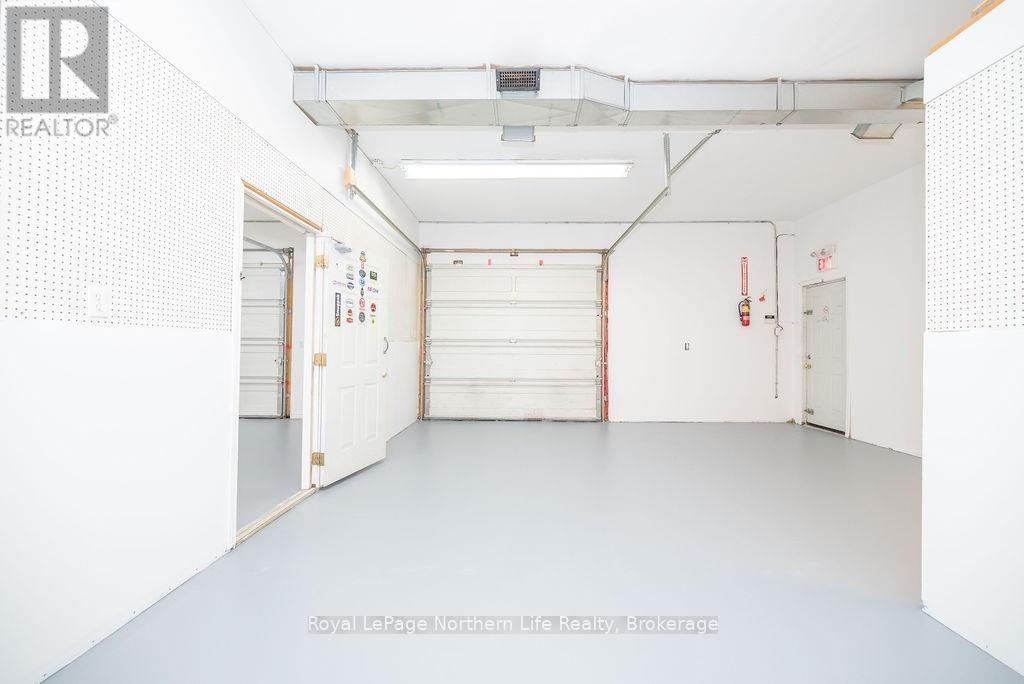 2427 Petawawa Boulevard Property Photo 12