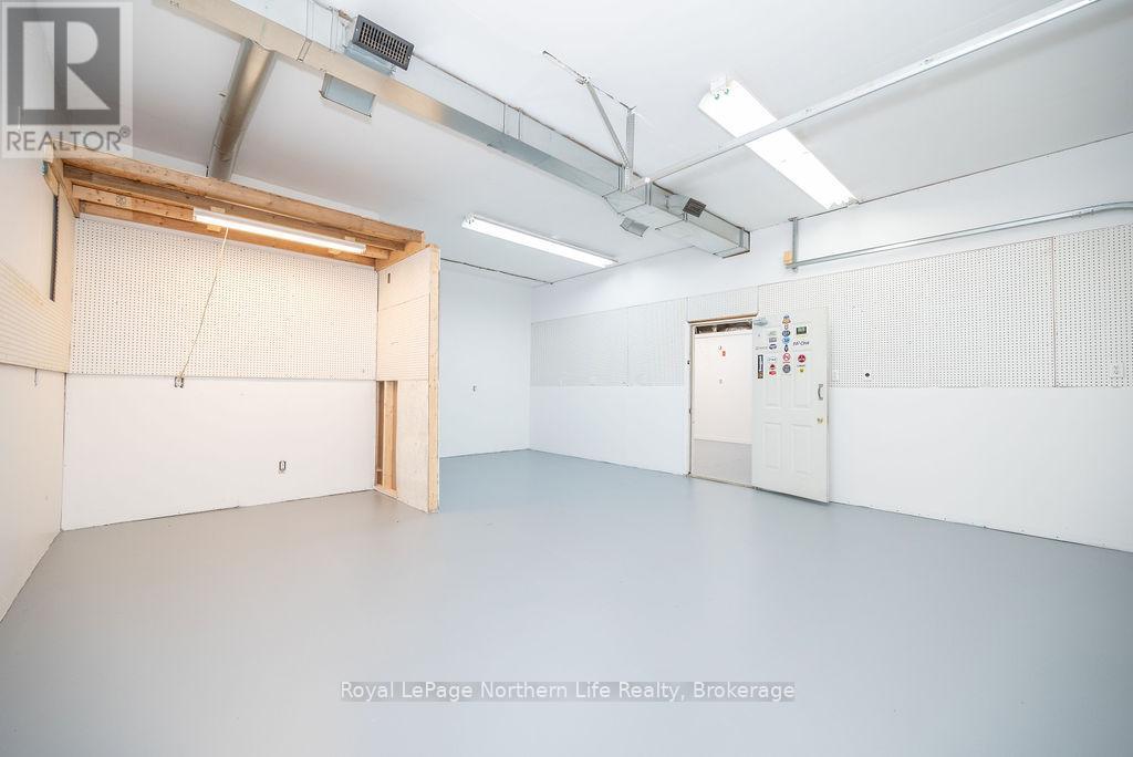 2427 Petawawa Boulevard Property Photo 13