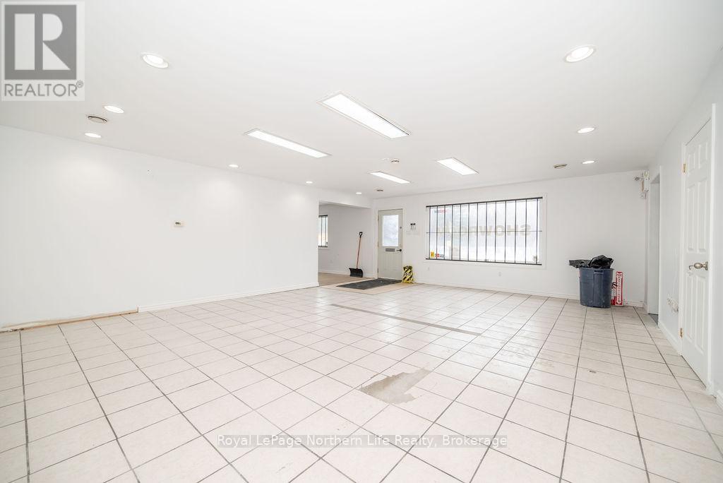2427 Petawawa Boulevard Property Photo 19