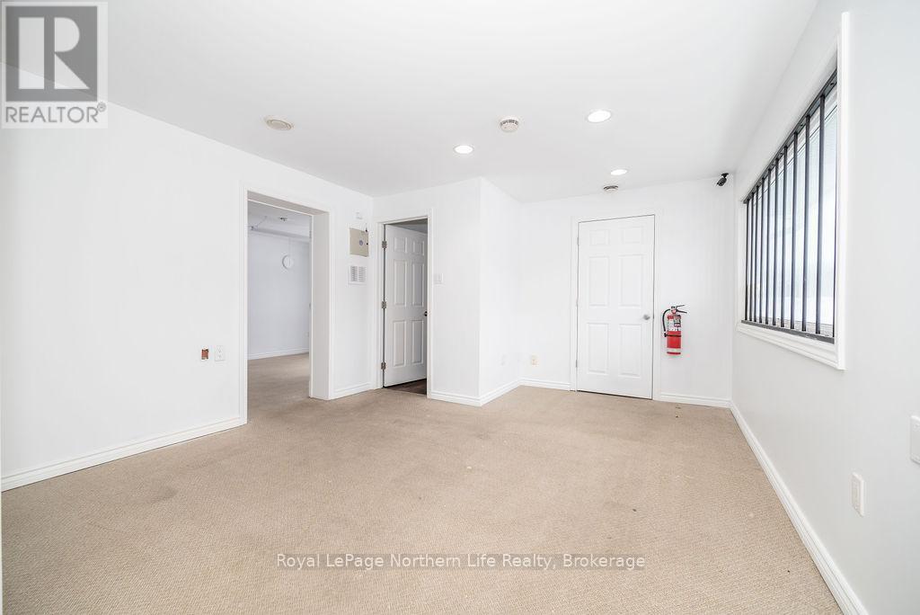 2427 Petawawa Boulevard Property Photo 21