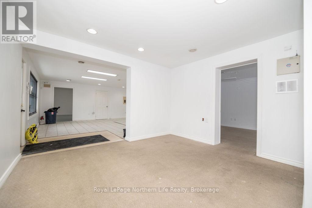 2427 Petawawa Boulevard Property Photo 24
