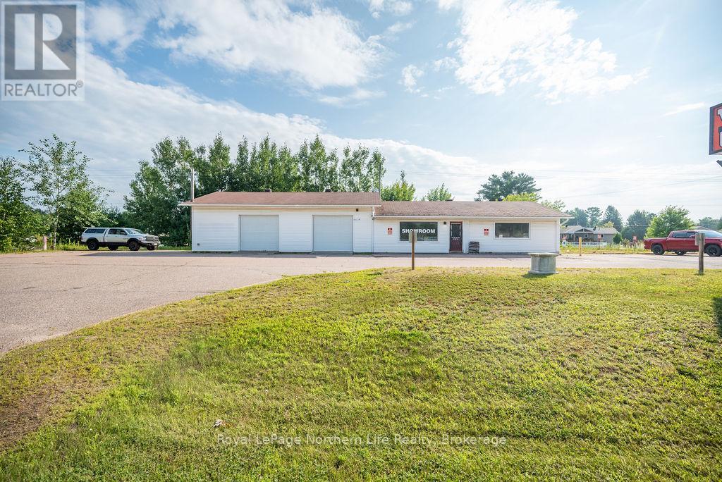 2427 Petawawa Boulevard Property Photo 29