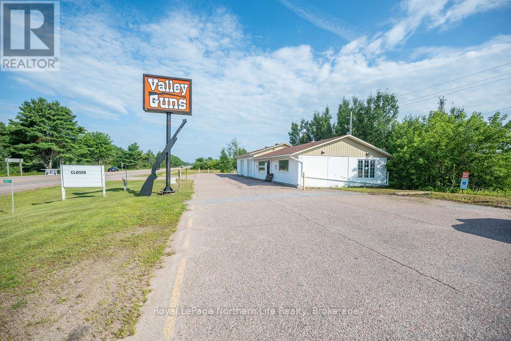 2427 Petawawa Boulevard Property Photo 31
