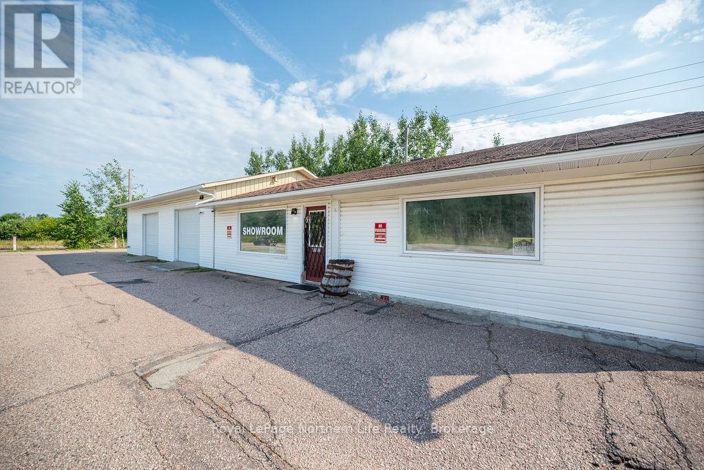 2427 Petawawa Boulevard Property Photo 32