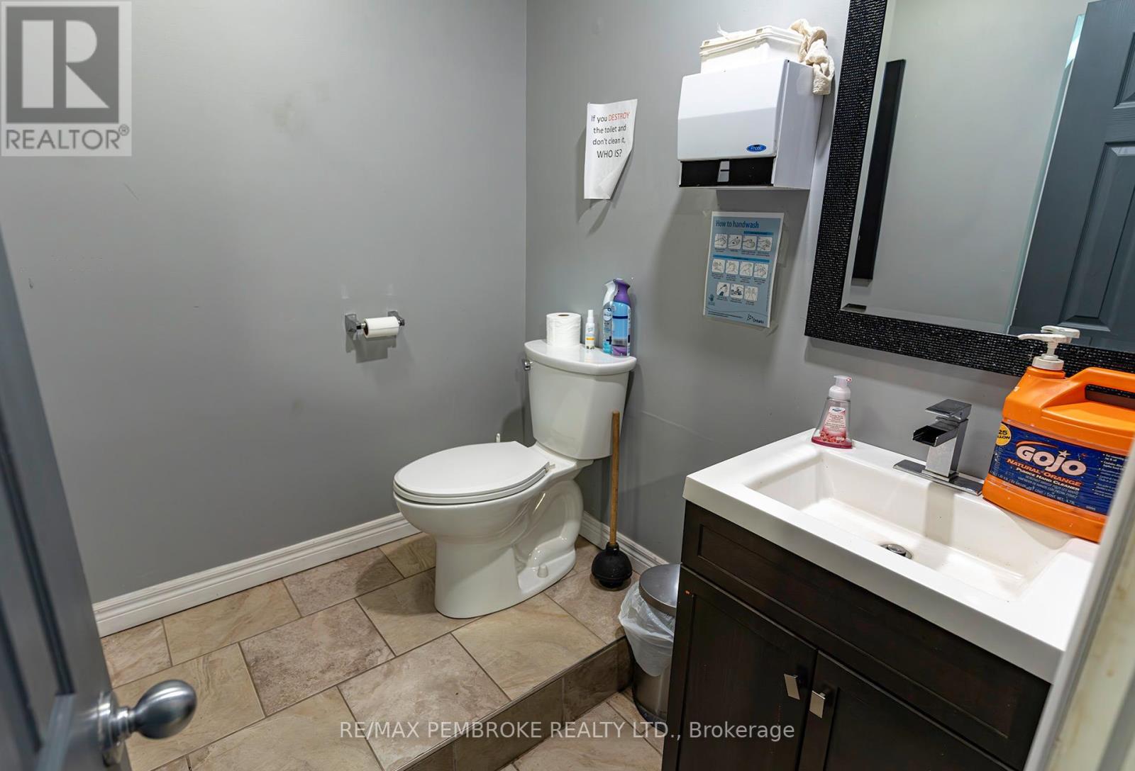 2551 Petawawa Boulevard Property Photo 10