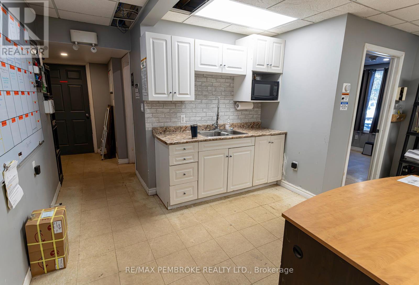 2551 Petawawa Boulevard Property Photo 11