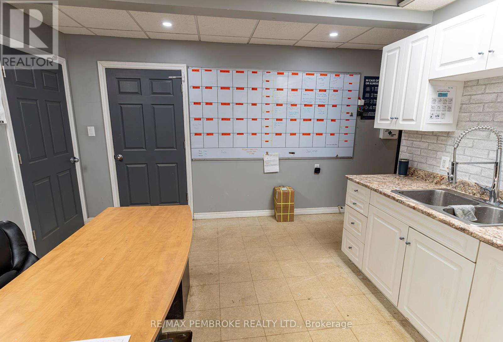 2551 Petawawa Boulevard Property Photo 13