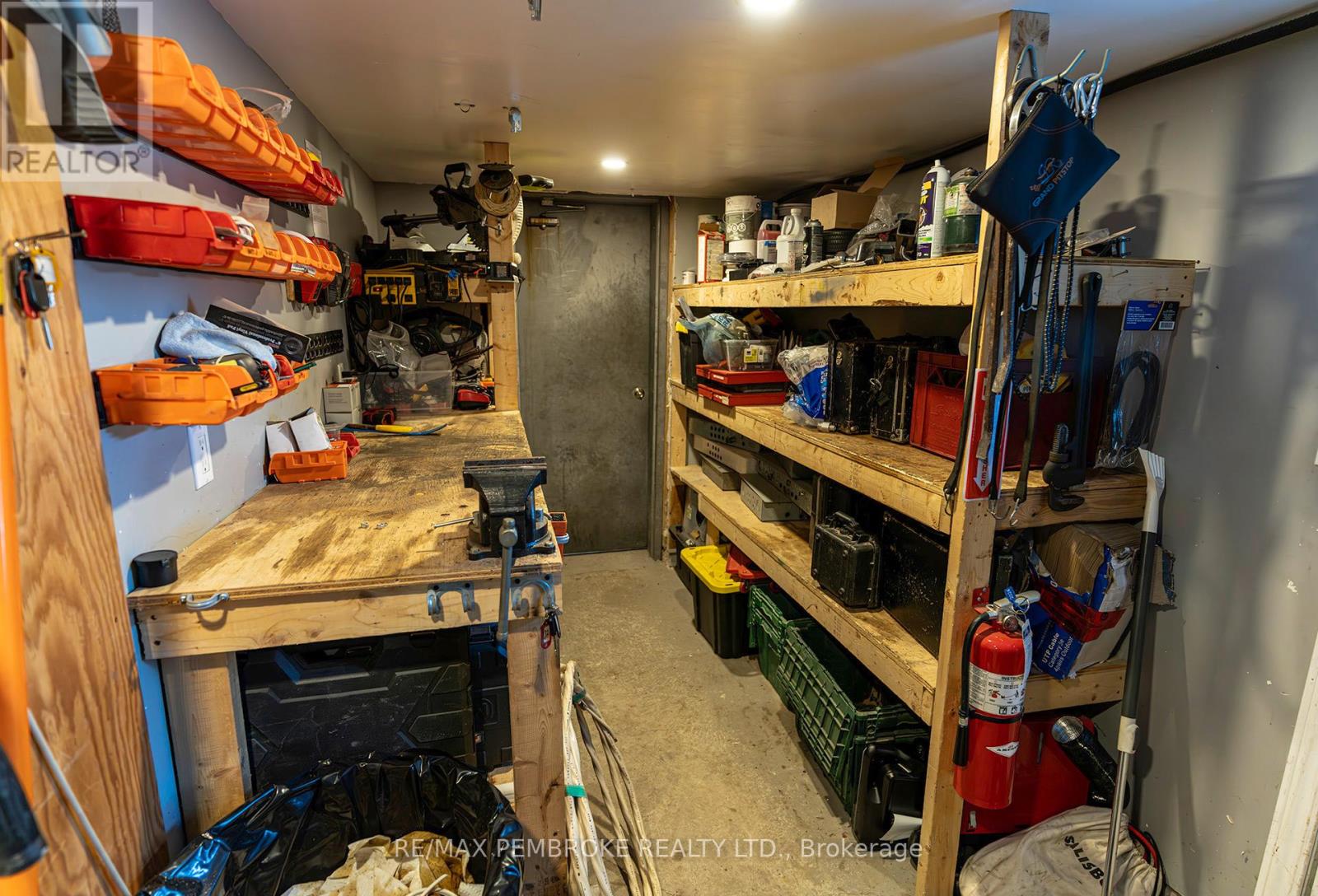 2551 Petawawa Boulevard Property Photo 14
