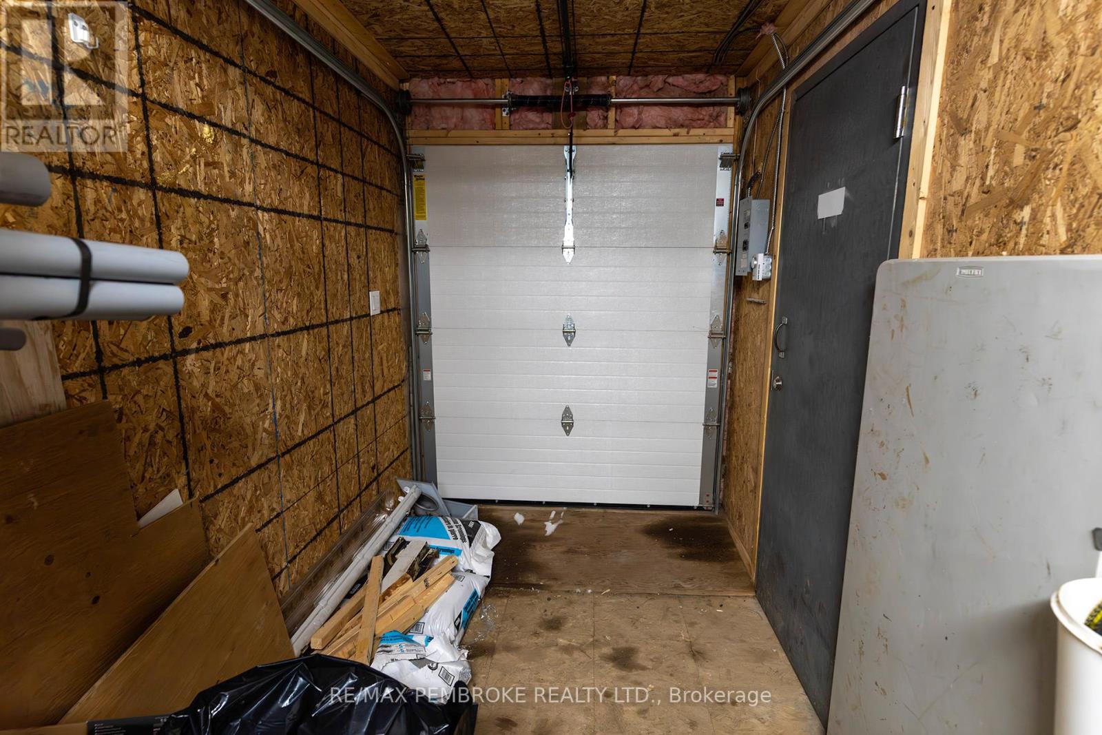 2551 Petawawa Boulevard Property Photo 18