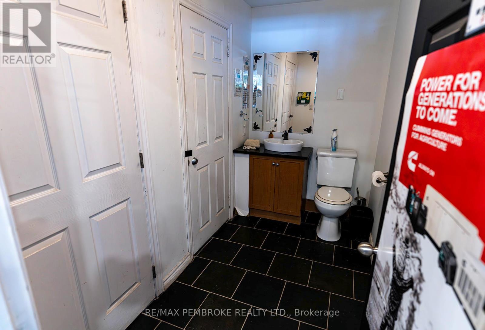 2551 Petawawa Boulevard Property Photo 22