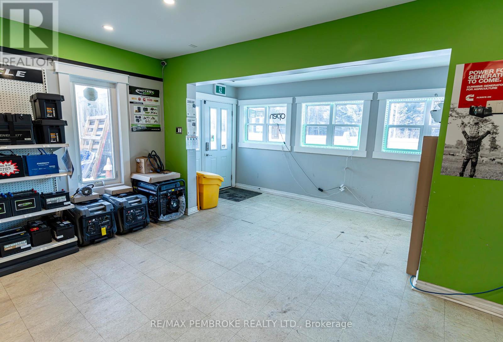 2551 Petawawa Boulevard Property Photo 26