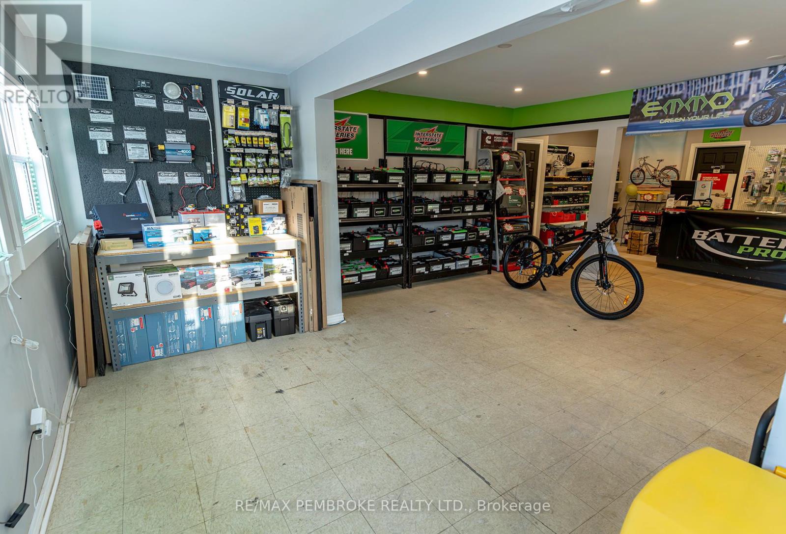 2551 Petawawa Boulevard Property Photo 28