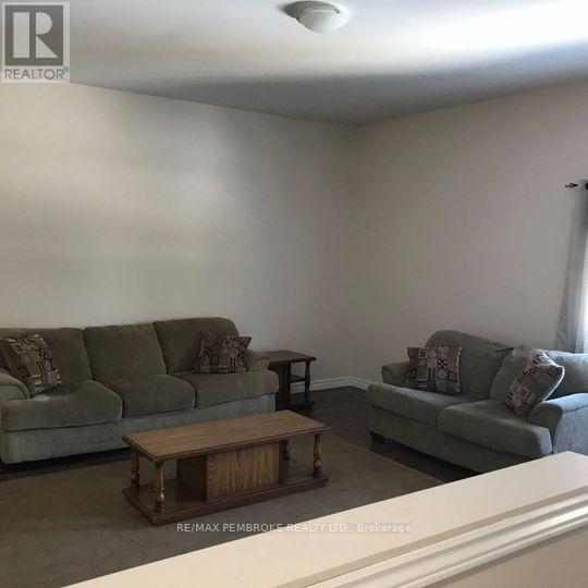 2551 Petawawa Boulevard Property Photo 32