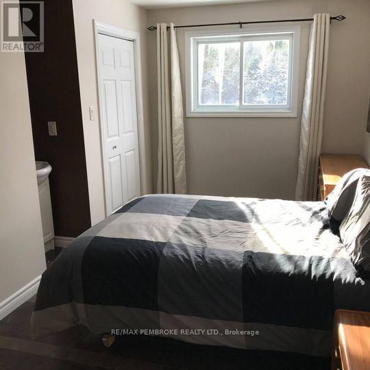 2551 Petawawa Boulevard Property Photo 33