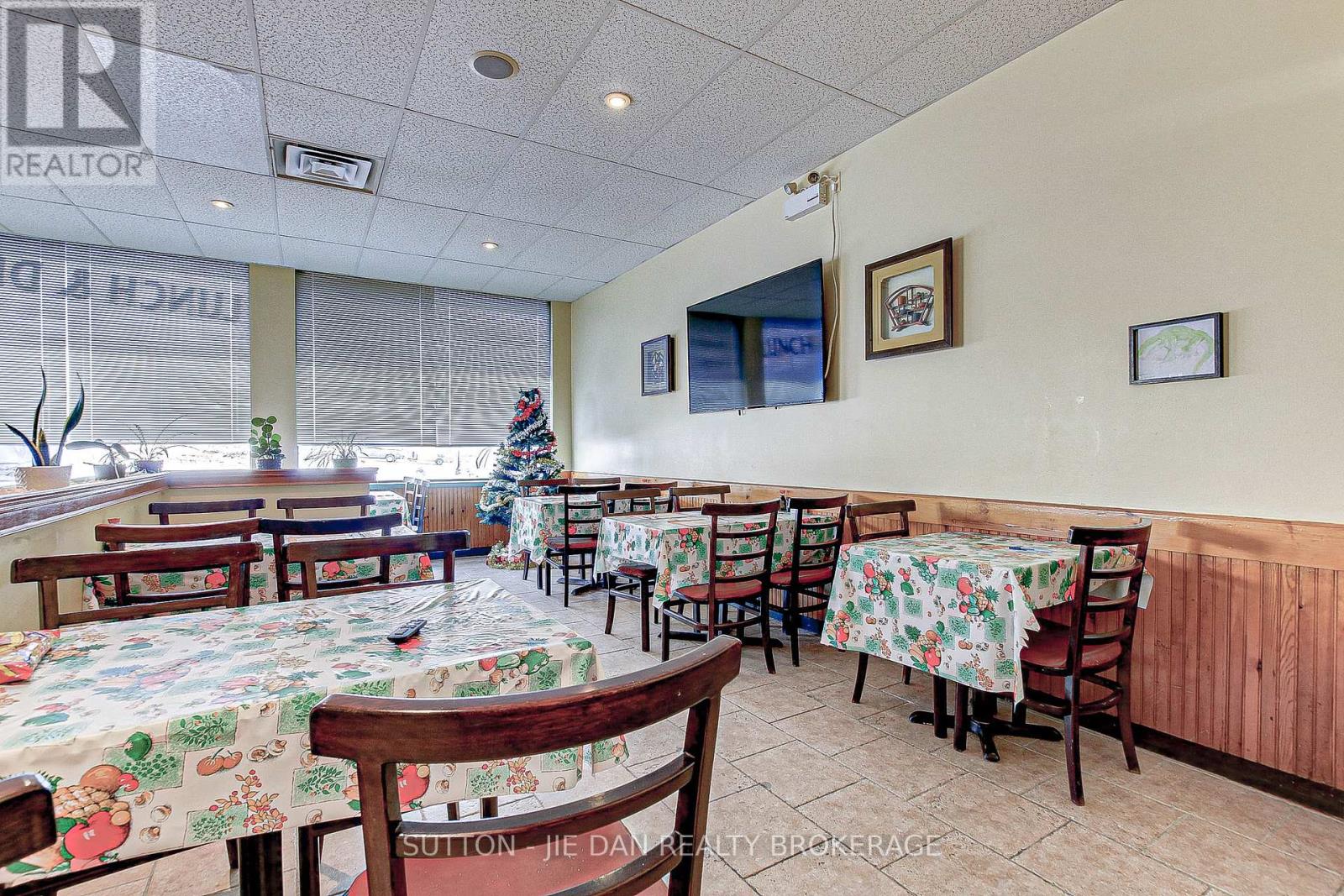 D - 99 Thames Street Property Photo 3