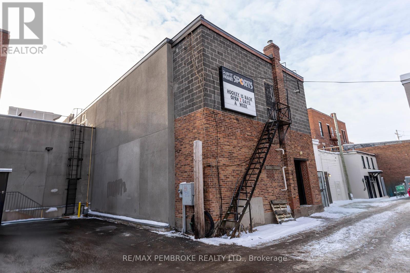 45 Pembroke Street W Property Photo 2