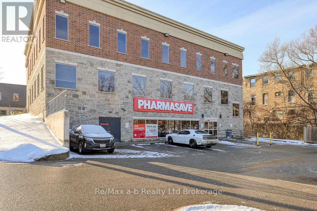 19 King Street E Property Photo 1