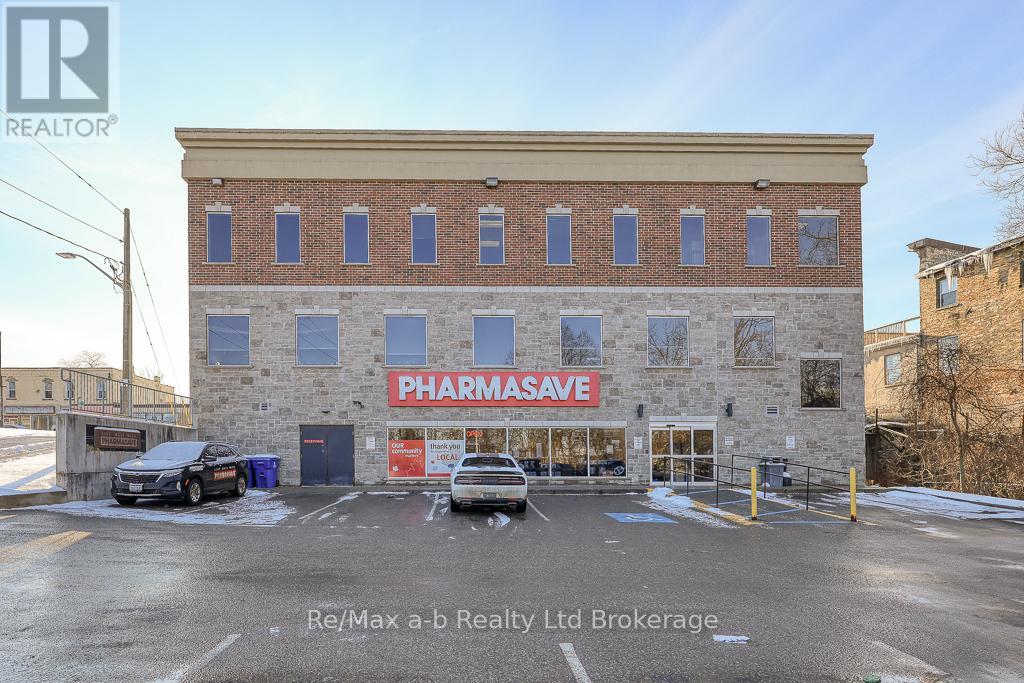 19 King Street E Property Photo 2
