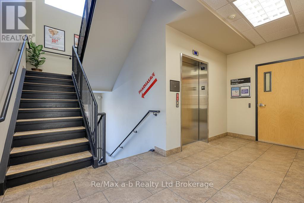 19 King Street E Property Photo 9
