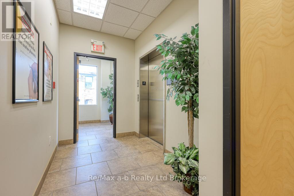 19 King Street E Property Photo 10