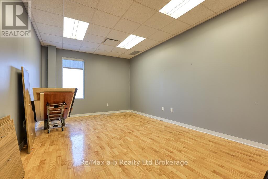 19 King Street E Property Photo 19